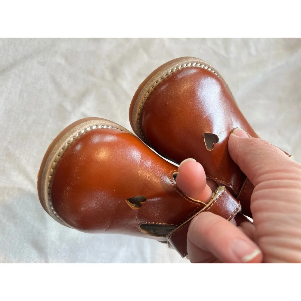 Felix & Flora Kids Brown Heart Cutout‎ T-Strap Mary Jane Shoes Baby Size 5.5